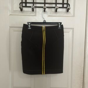 French Connection Size 6 Nylon skirt, zipper along the back